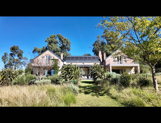 5 BEDROOM FREEHOLD FOR SALE IN EAGLECREST WILDLIFE ESTATE